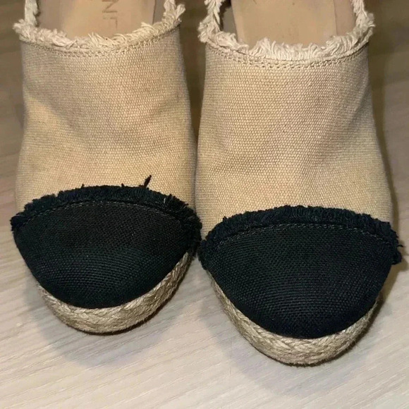 CHANEL SZ 9 1/2 Beige / Black Bootie heels shoes - Picture 6 of 11